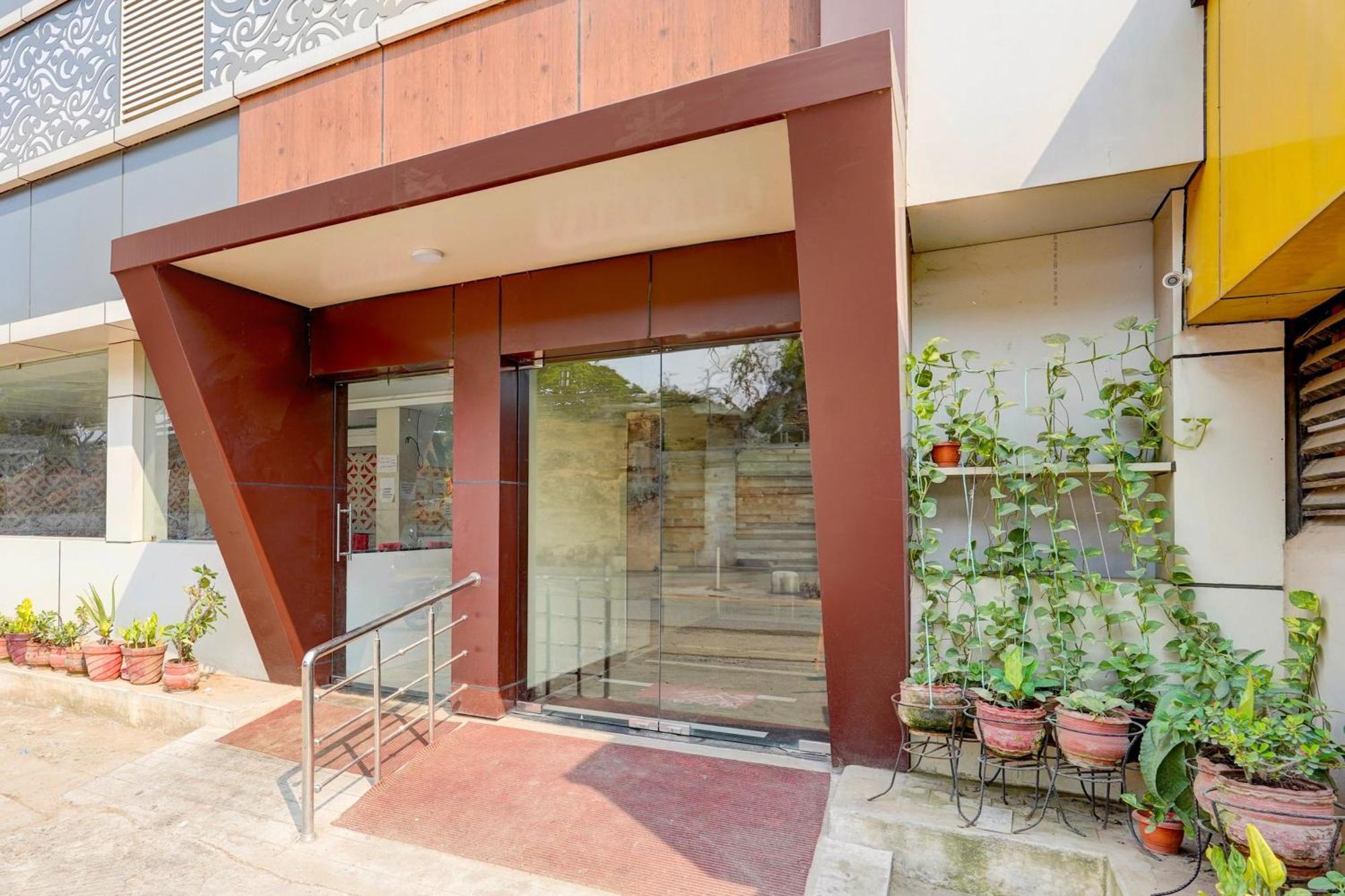 Super Hotel O Perungalathur Near Bus Stand Ченнаи Экстерьер фото